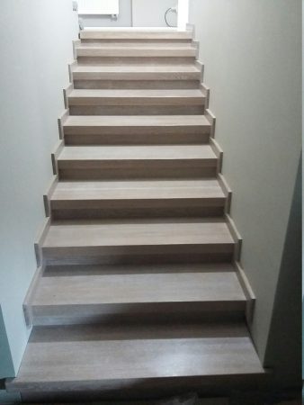 Лестница по бетонному основанию (снизу)