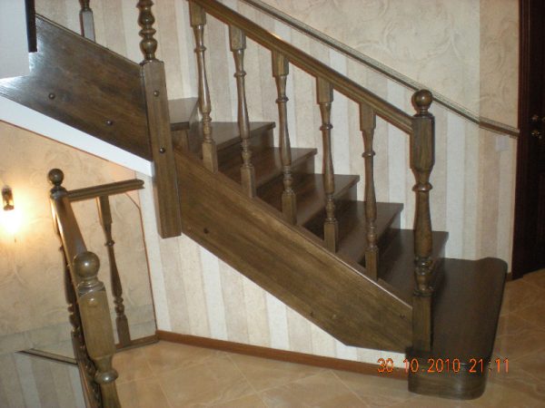деревянная лестница (сбоку)