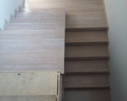 лестница по бетонному основанию